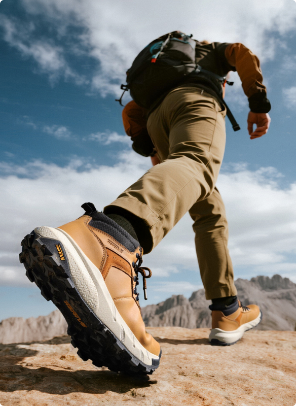 HIKING SHOES