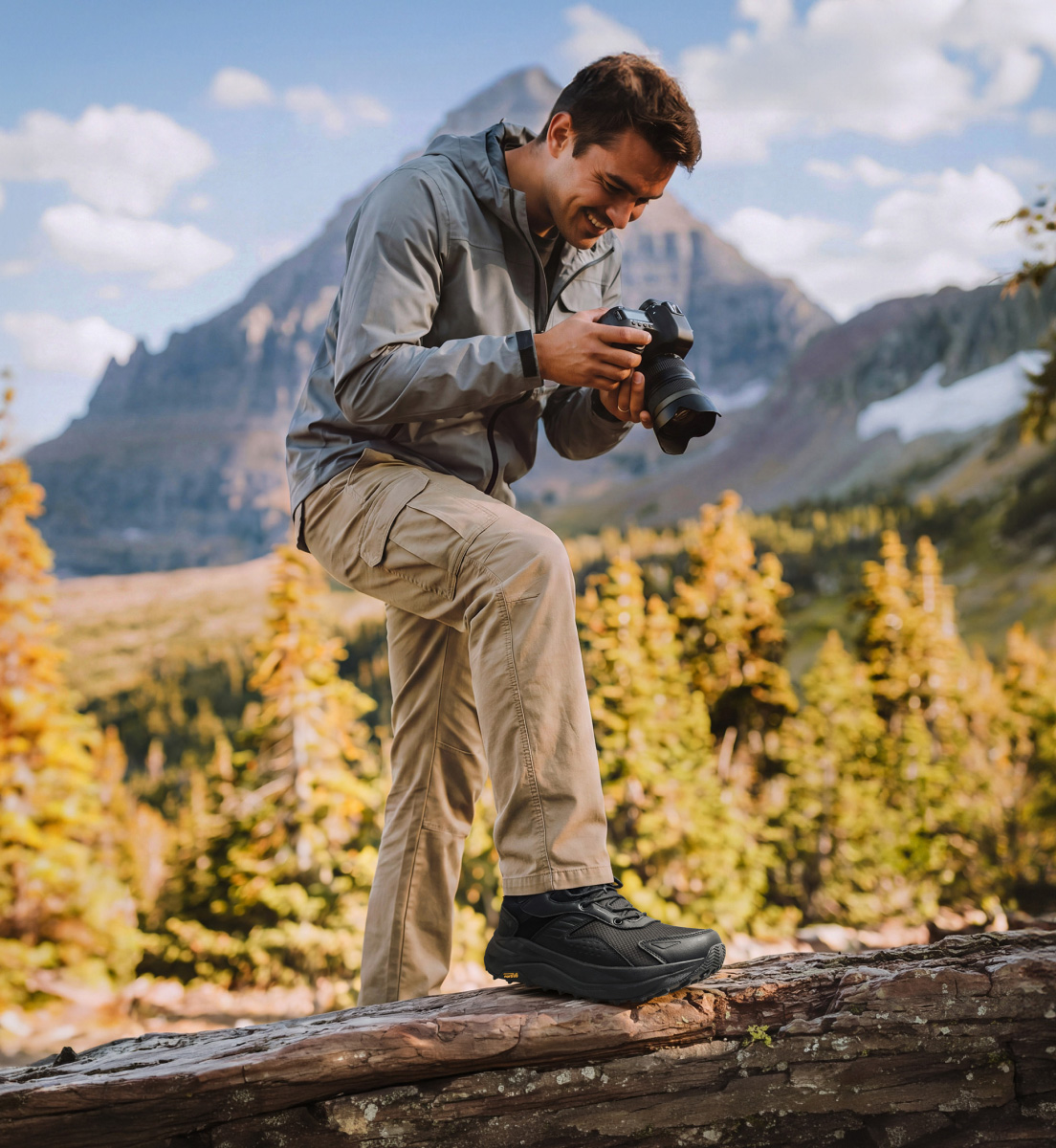 HIKING SHOES